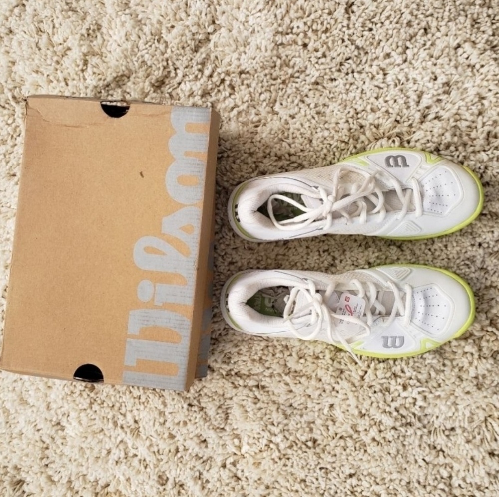 EUC Wilson ladies tennis shoes